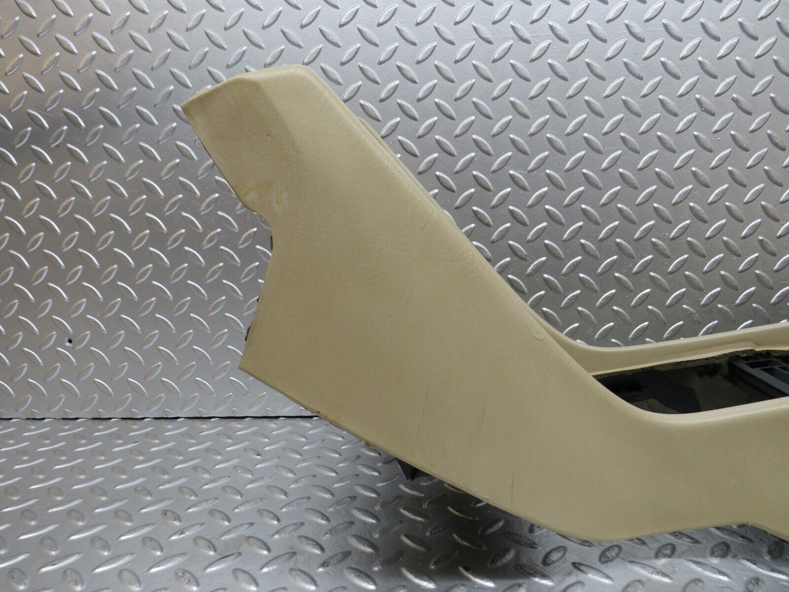 27619 Mercedes-Benz S124 300TE Wagon Centre Console Beige