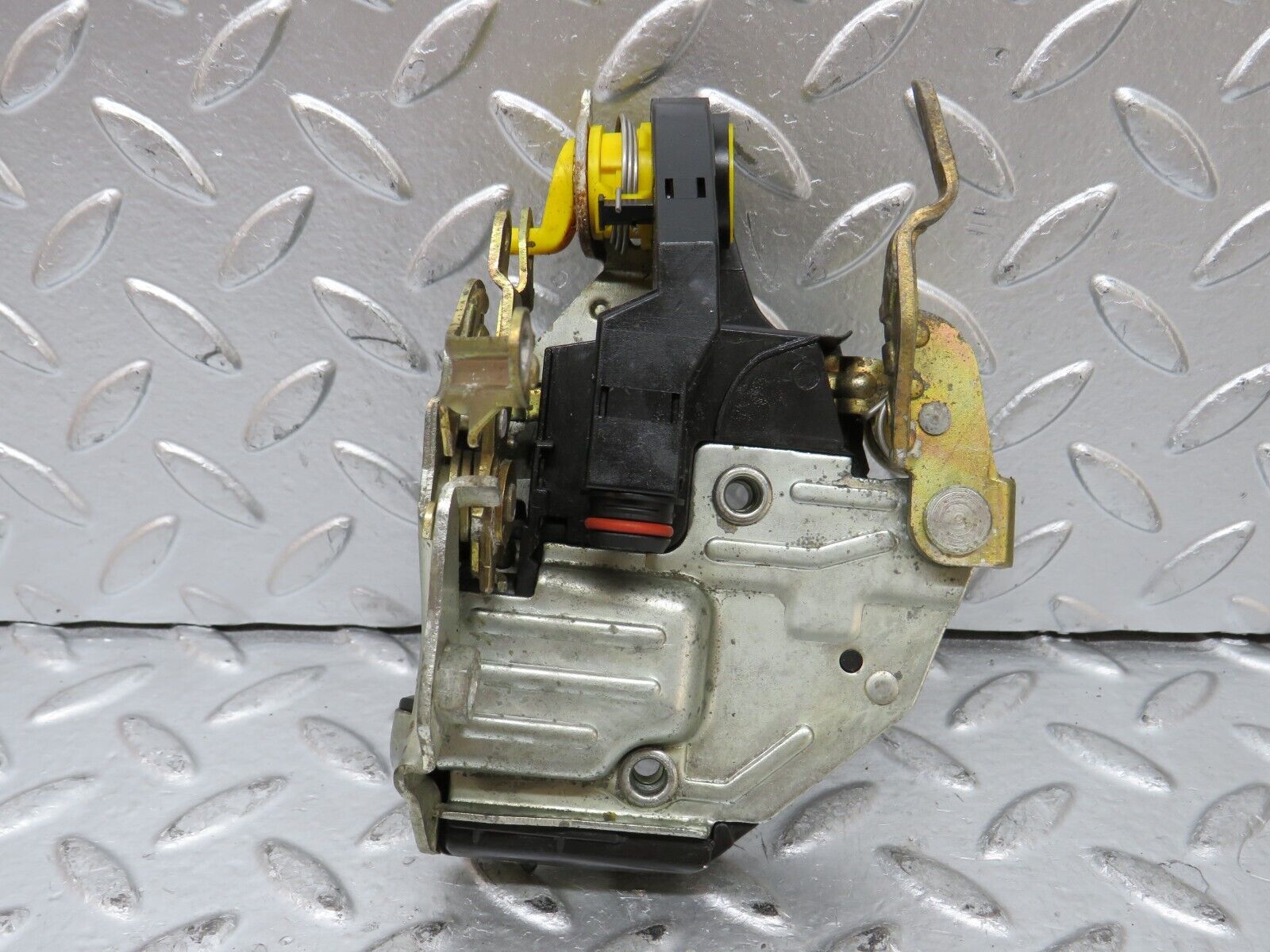 26456 Mercedes-Benz C124 220CE Coupe Left Door Lock Mechanism