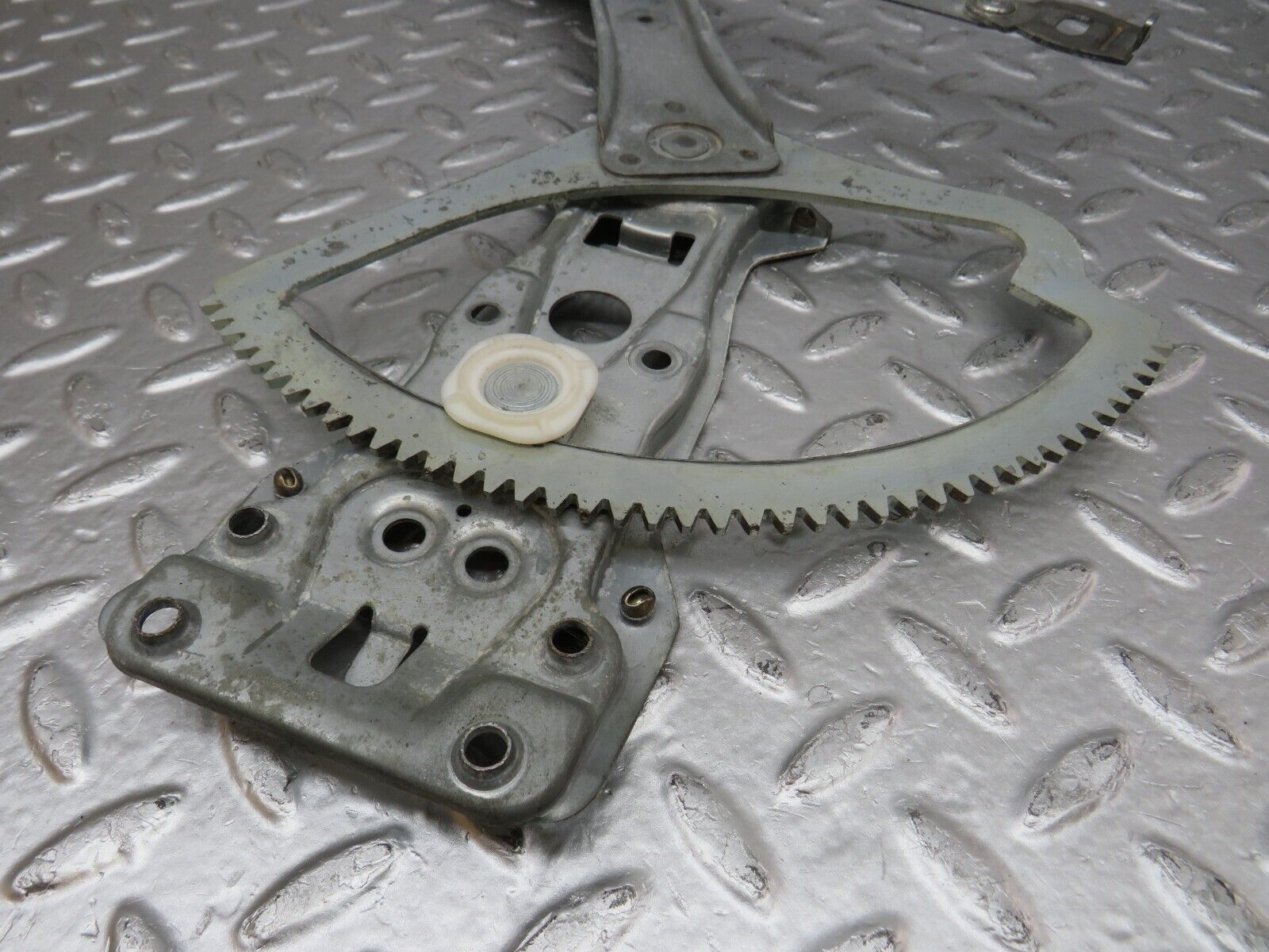 33392 Mercedes-Benz W202 C180 Front Left Power Window Regulator