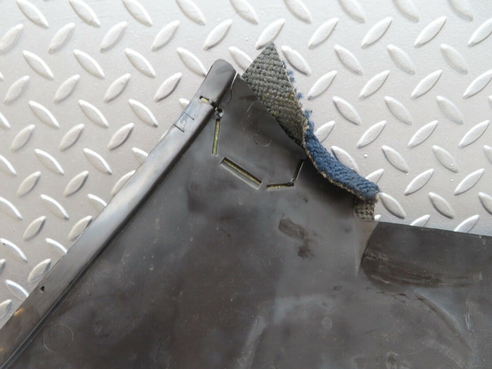 18133 Mercedes-Benz W123 200 Centre Console Carpet Blue Left Side