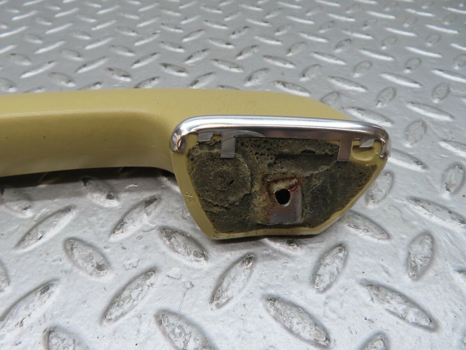 15301 Mercedes-Benz W123 230E Interior Door Handle Right 1239702001