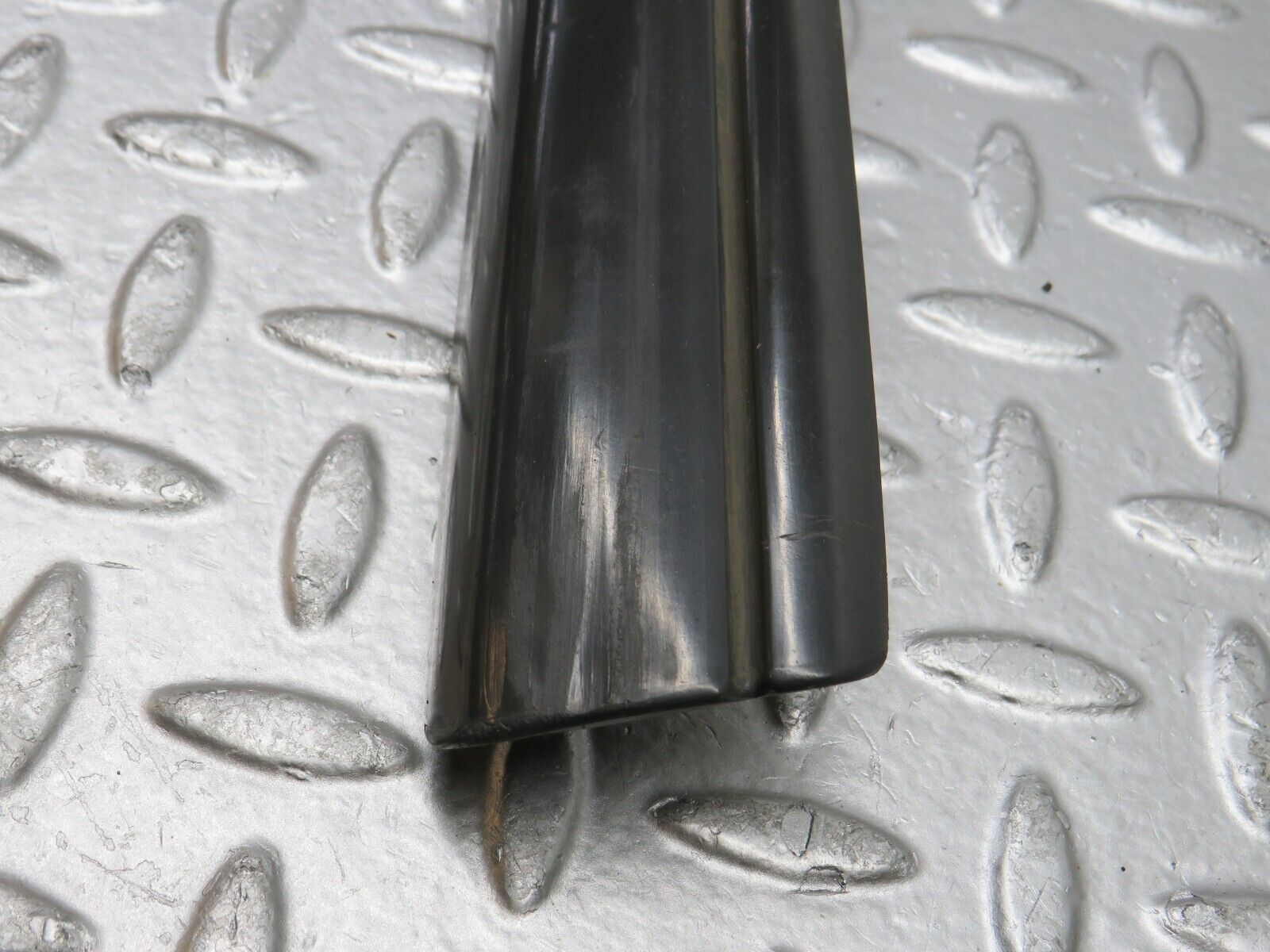 33956 Mercedes-Benz W124 260E Front Left Door Centre Moulding Trim