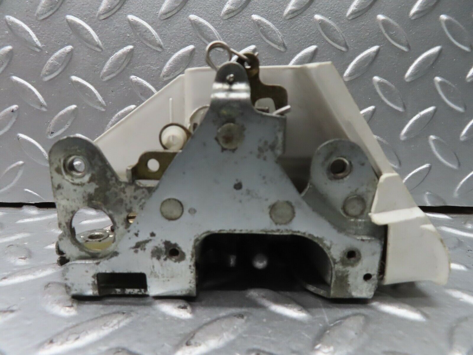 21644 Mercedes-Benz W126 300SE Rear Right Door Lock Mechanism 1237330208