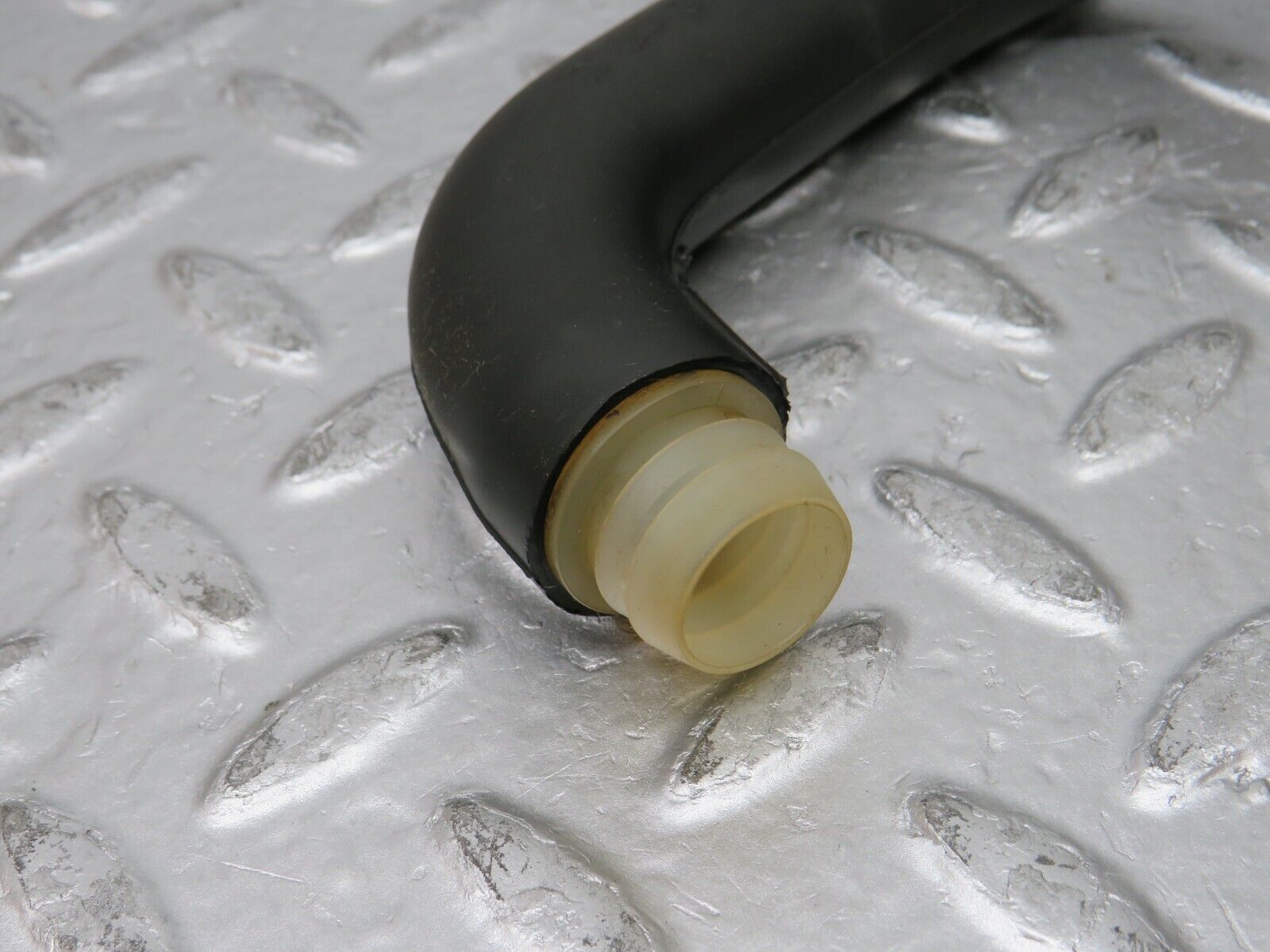 31790 Mercedes-Benz W201 190LE 1.8L Crankcase Breather Pipe 1020944882