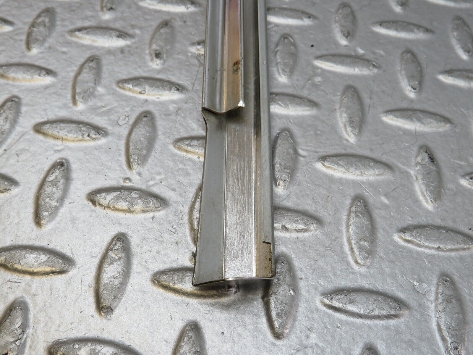 36293 Mercedes-Benz W126 420SE Rear Right Door Chrome Moulding Trim