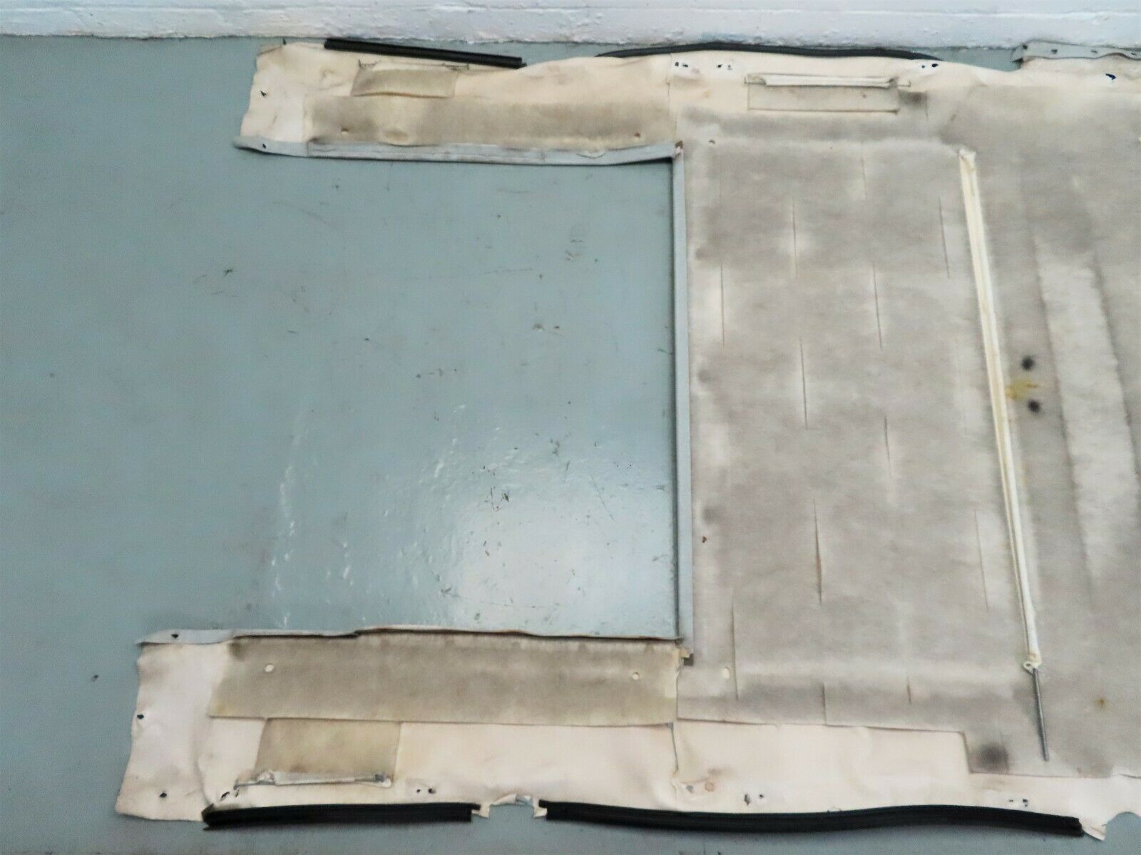 6720 Mercedes-Benz S124 E220 Wagon Roof Headlining