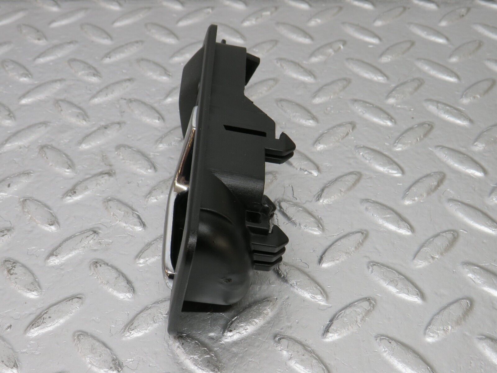 33645 Mercedes-Benz W201 190E 2.0L Left Interior Door Handle 2017660164