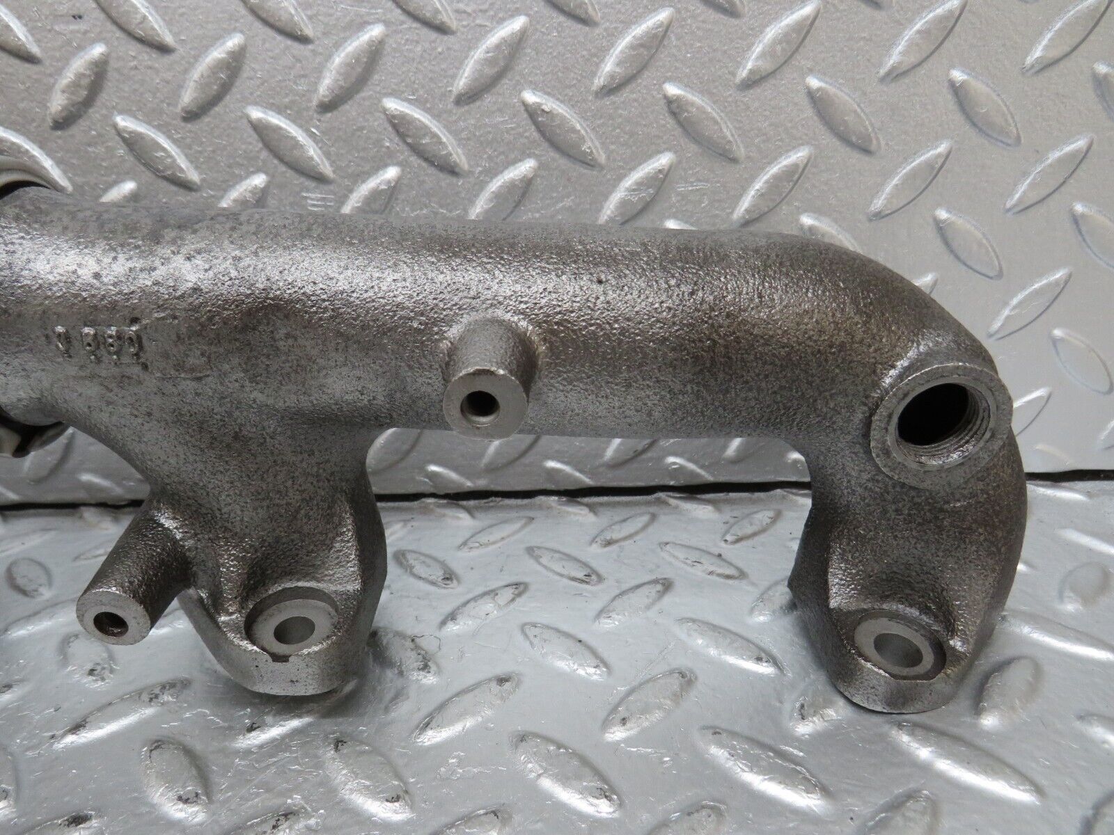 33125 Mercedes-Benz W126 380 V8 Exhaust Manifold Left 1161422302 1161422902