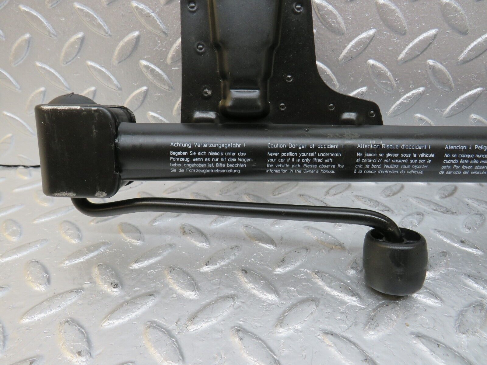 34861 Mercedes-Benz W210 320E Car Jack 2105830115