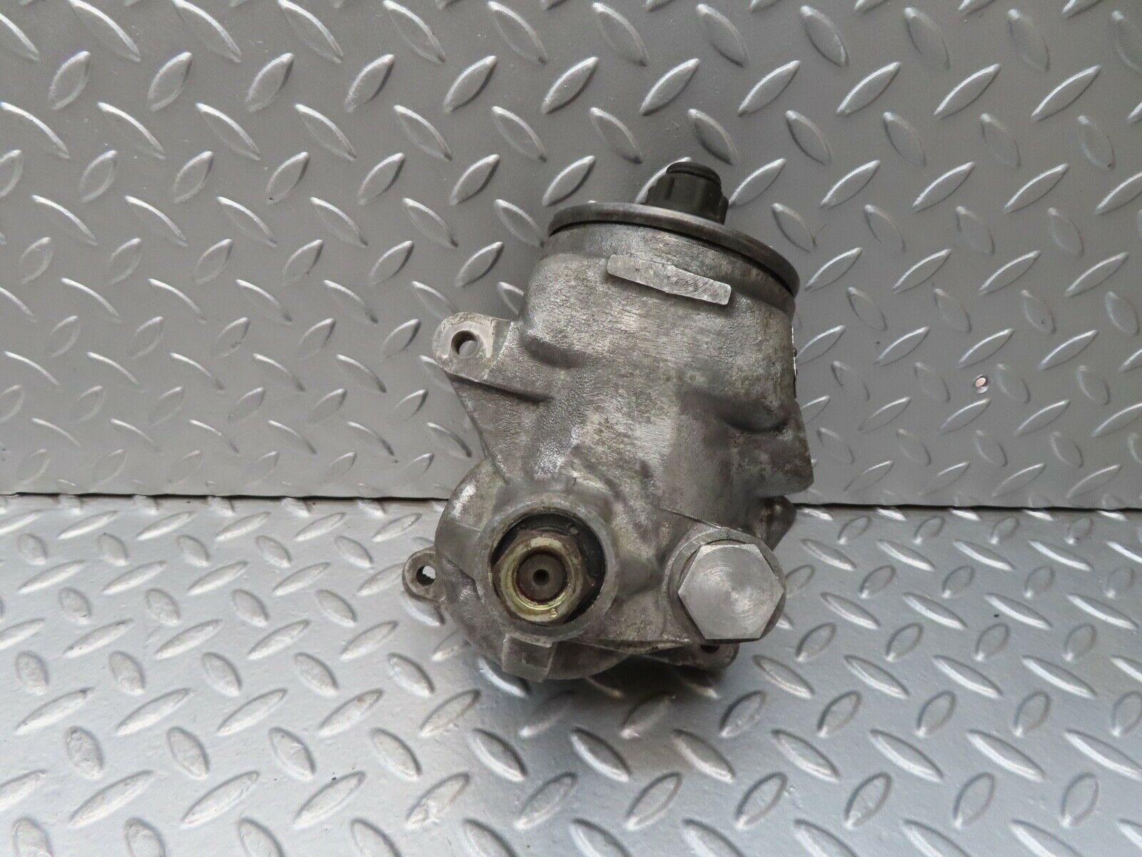 17028 Mercedes-Benz C123 280CE Coupe Power Steering Pump 1264601580