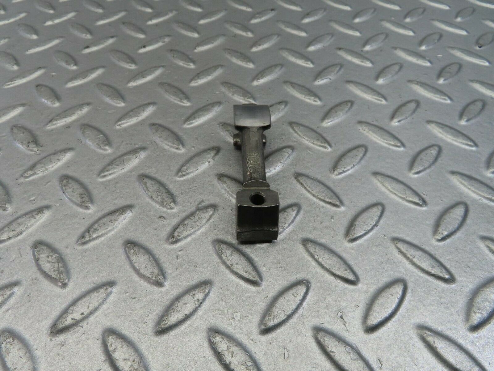 9137 Mercedes-Benz W108 Valve Rocker Arm With Retaining Spring