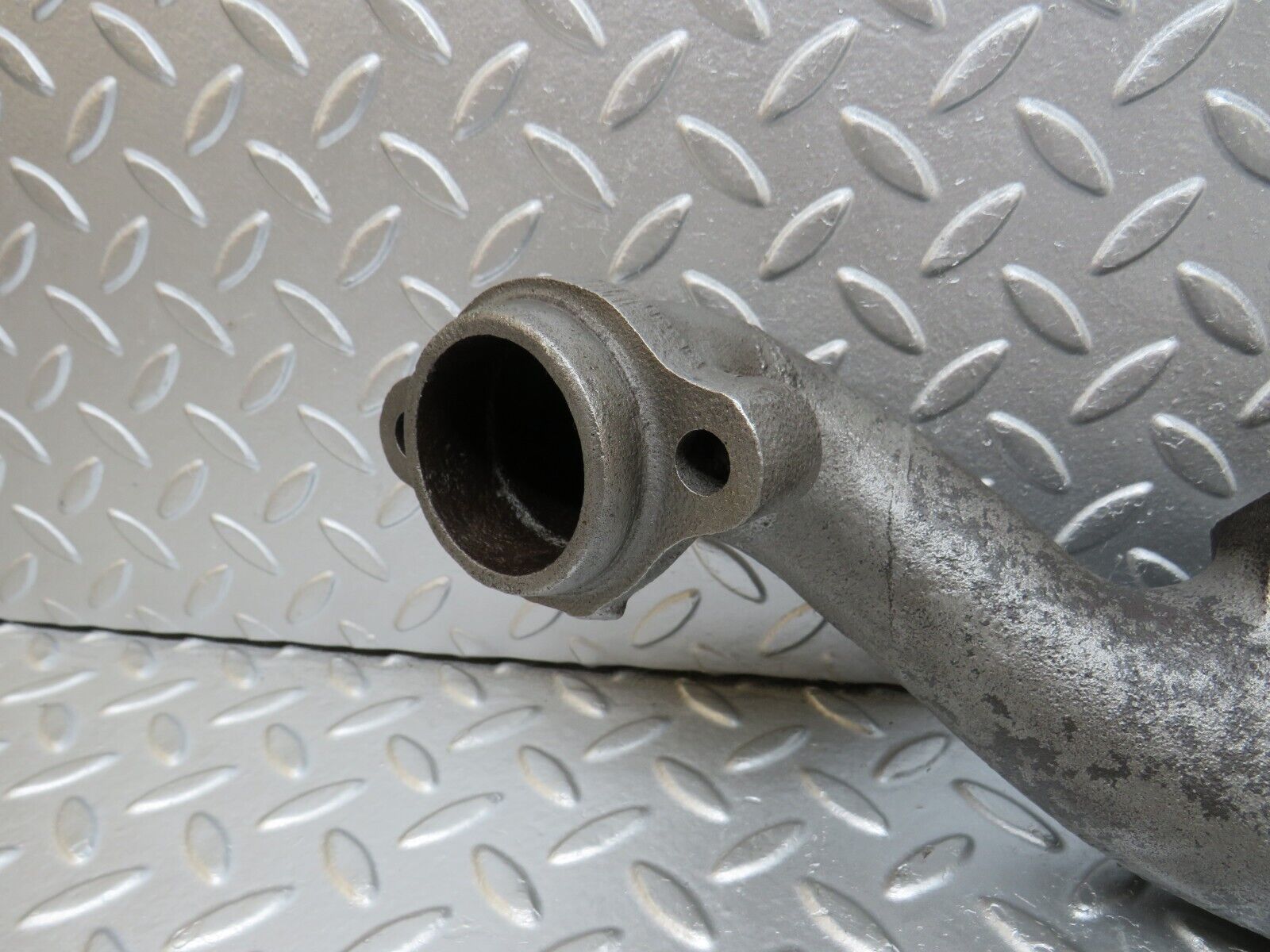 33127 Mercedes-Benz W126 380 V8 Exhaust Manifold Left 1161422302 1161422902