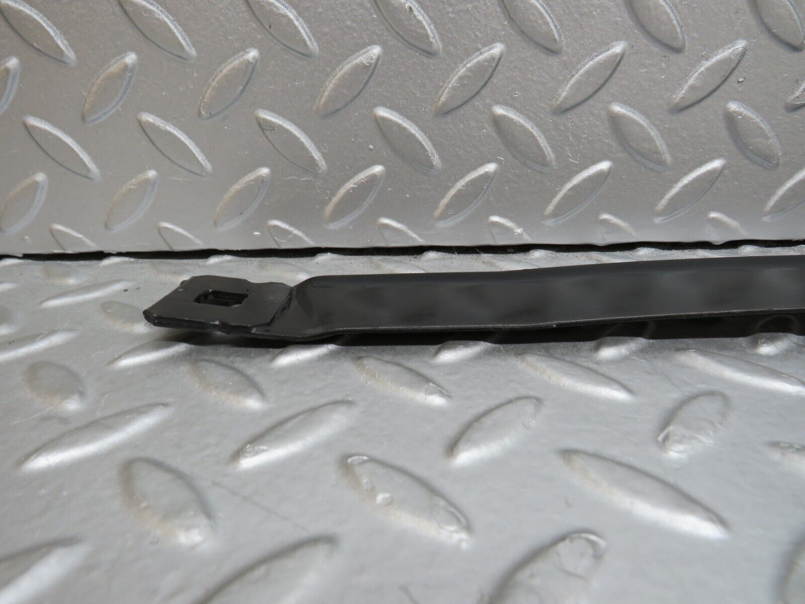 36768 Mercedes-Benz W201 190E 2.0L Fuel Tank Tightening Strap 2014700040