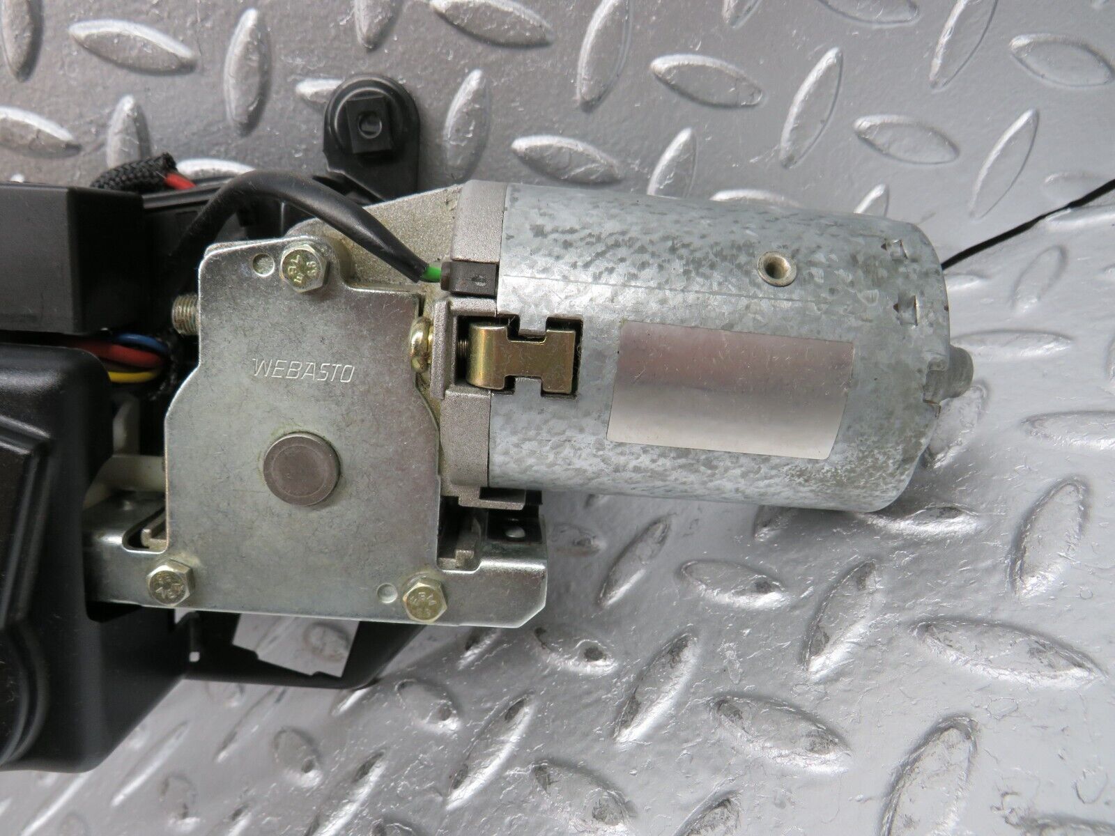 31682 Mercedes-Benz W201 190LE 1.8L Sunroof Motor Webasto With Relay 2017800107 1248210047