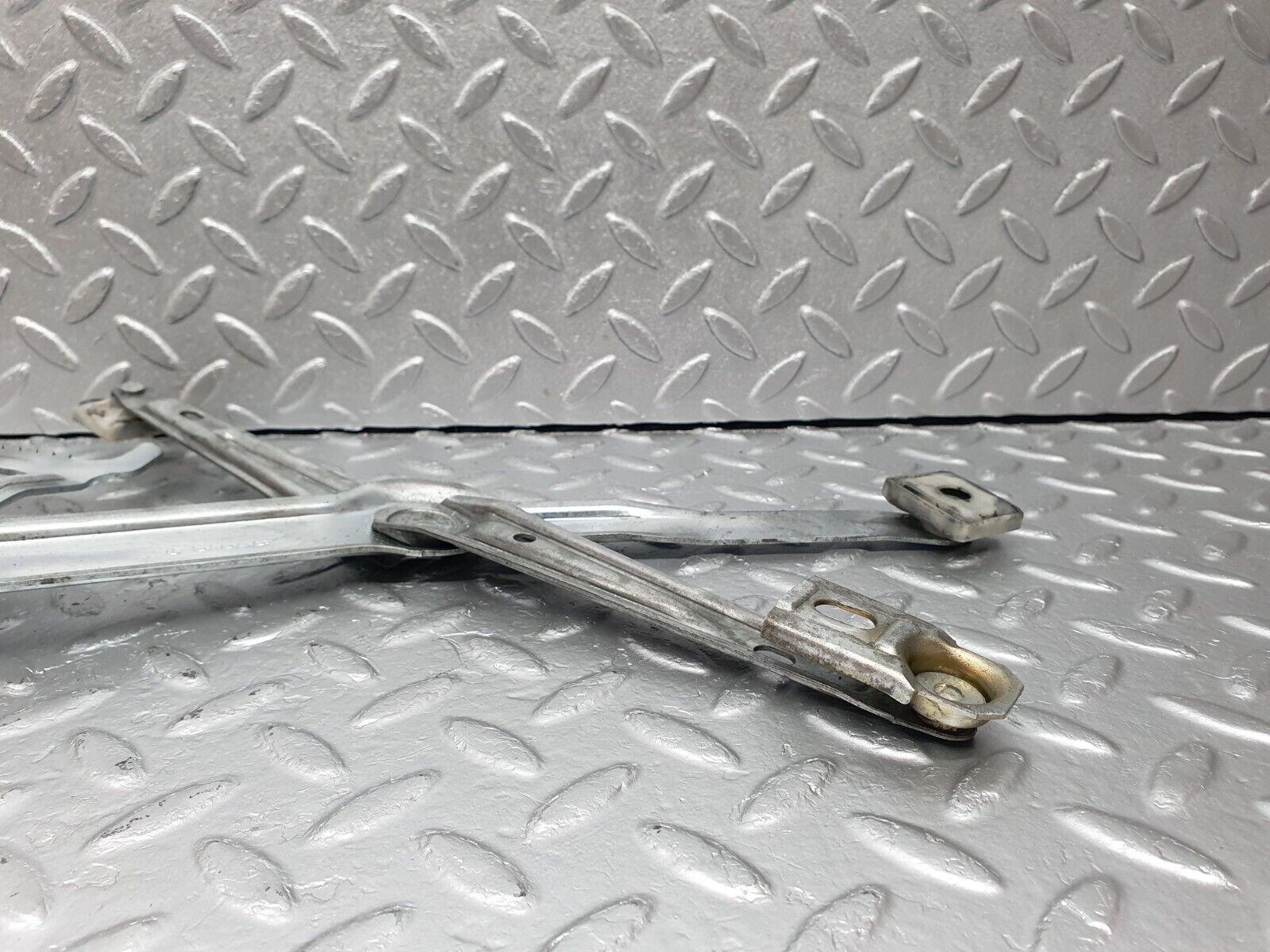 41400 Mercedes-Benz W124 200E Front Right Power Window Regulator