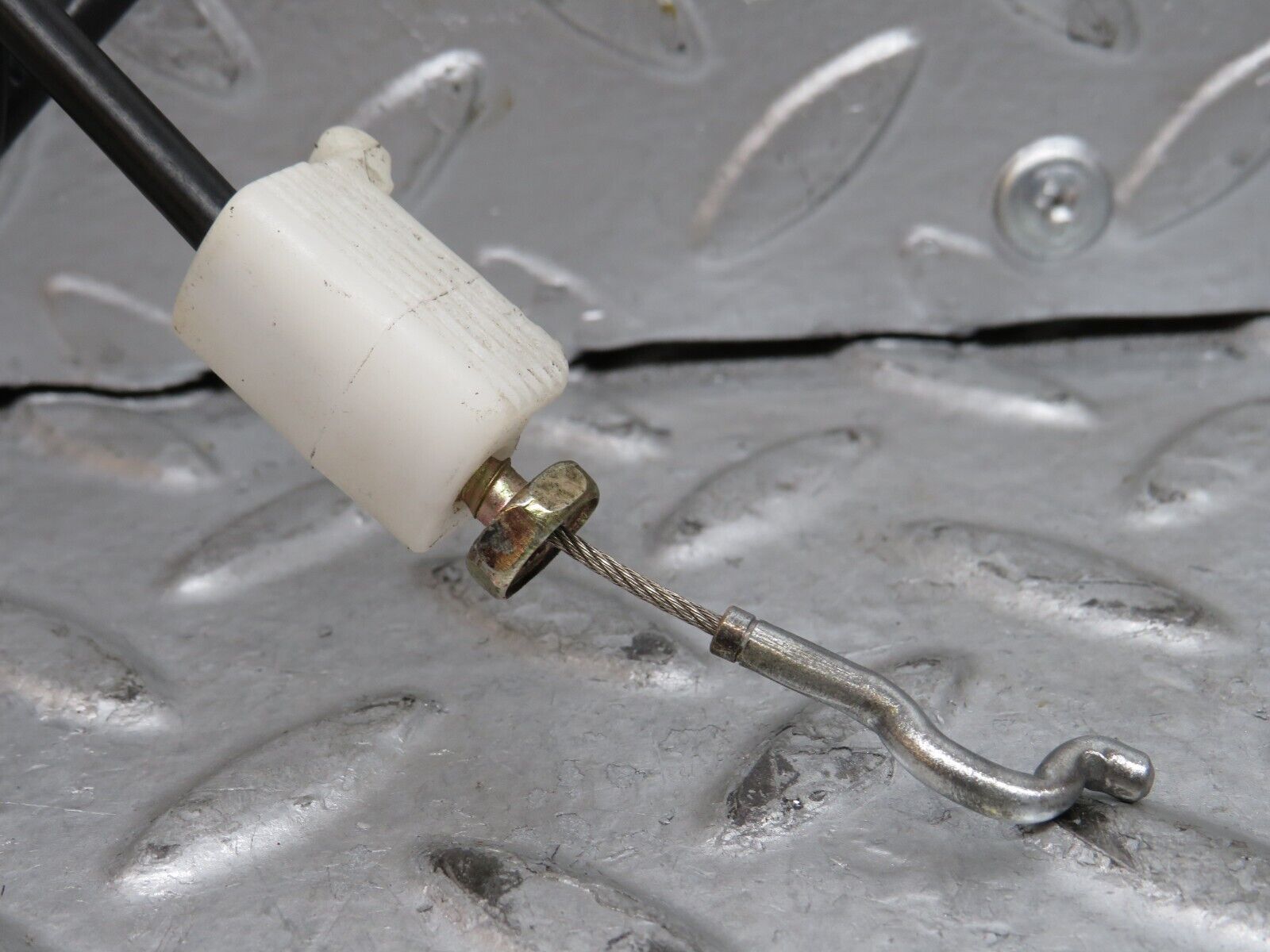 29151 Mercedes-Benz C124 320CE Coupe Door Lock Cable