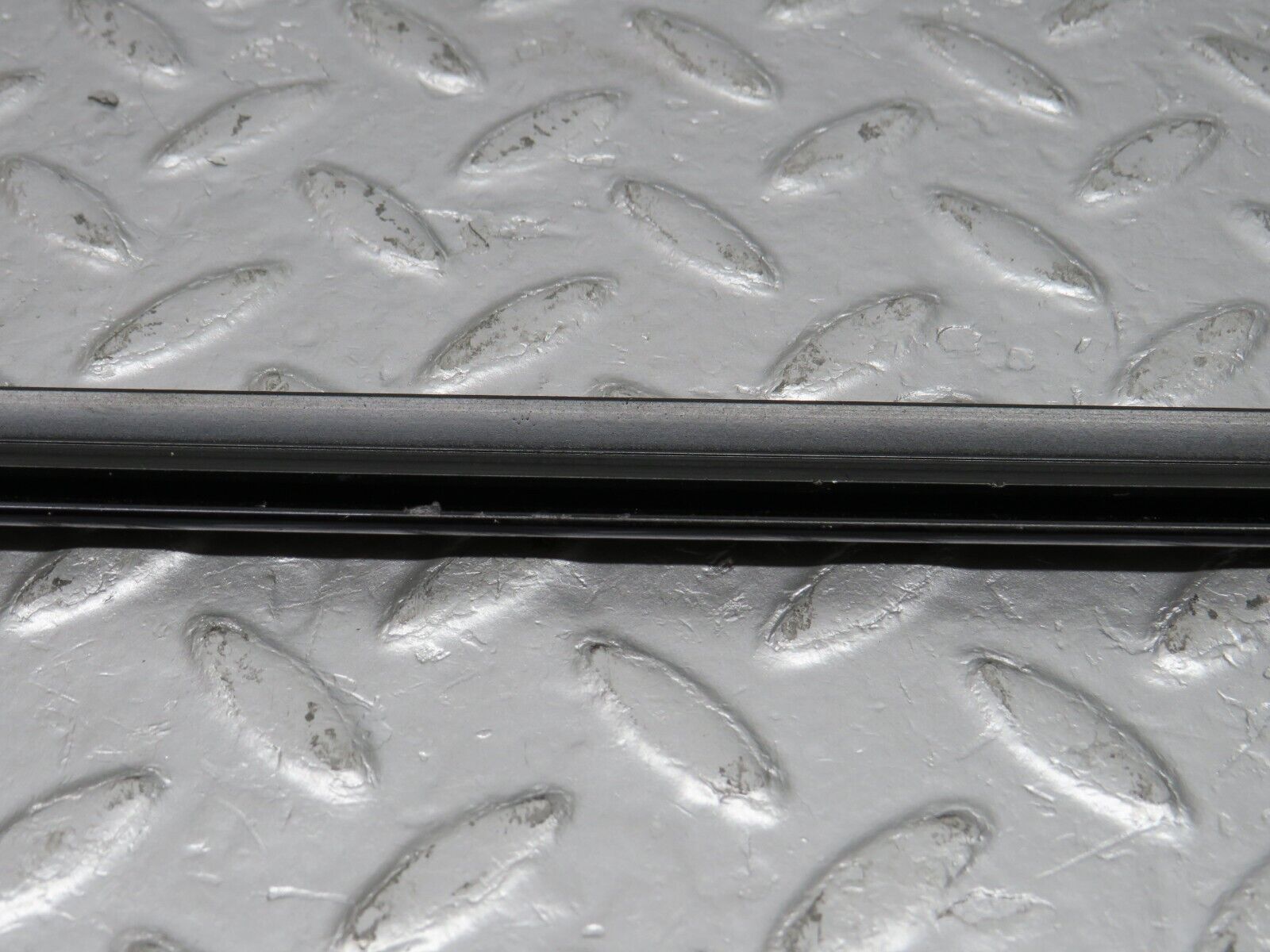 39654 Mercedes-Benz R129 320SL Coupe Left Door Window Moulding Trim