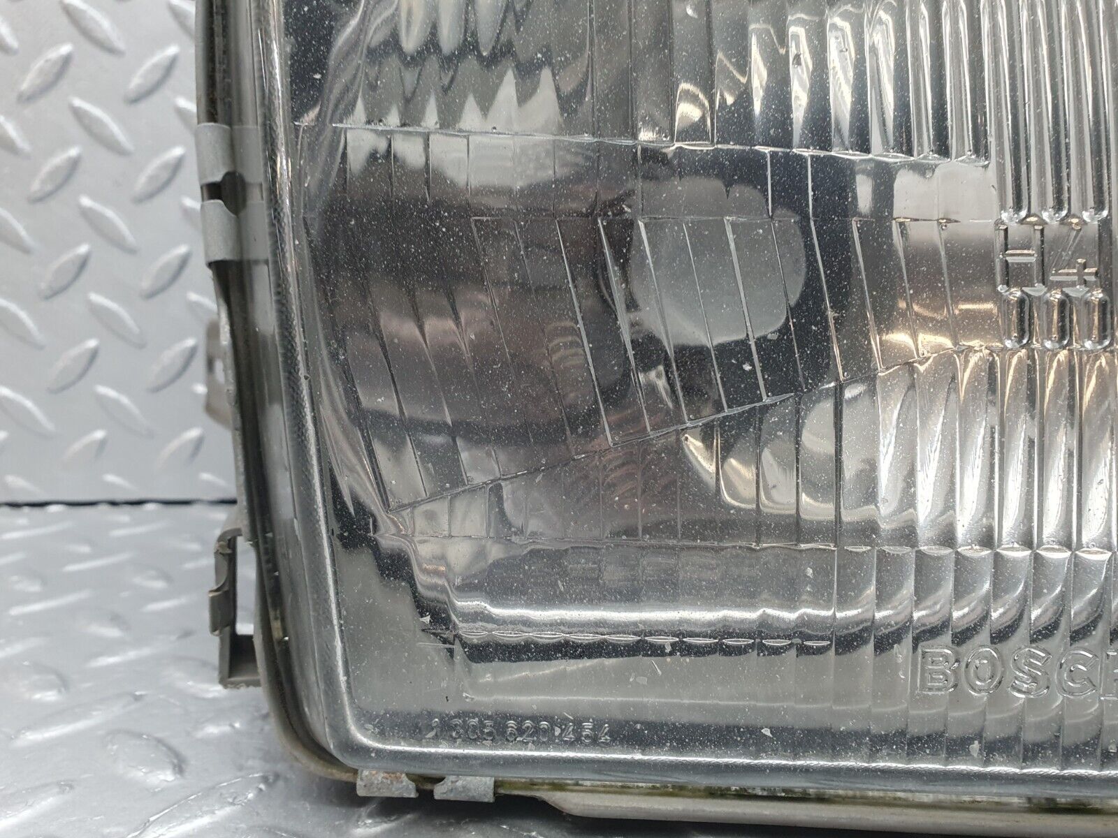 41013 Mercedes-Benz W126 300SE Headlight Right Side Bosch 1268209361 030106570