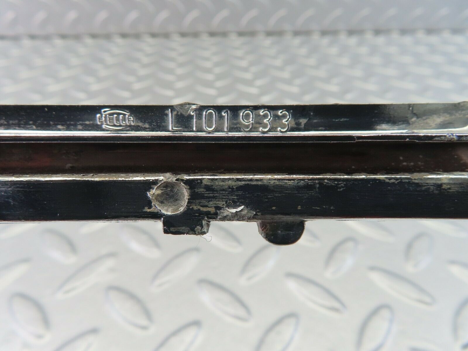 8836 Mercedes-Benz W115 Tail Light Chrome Frame Left