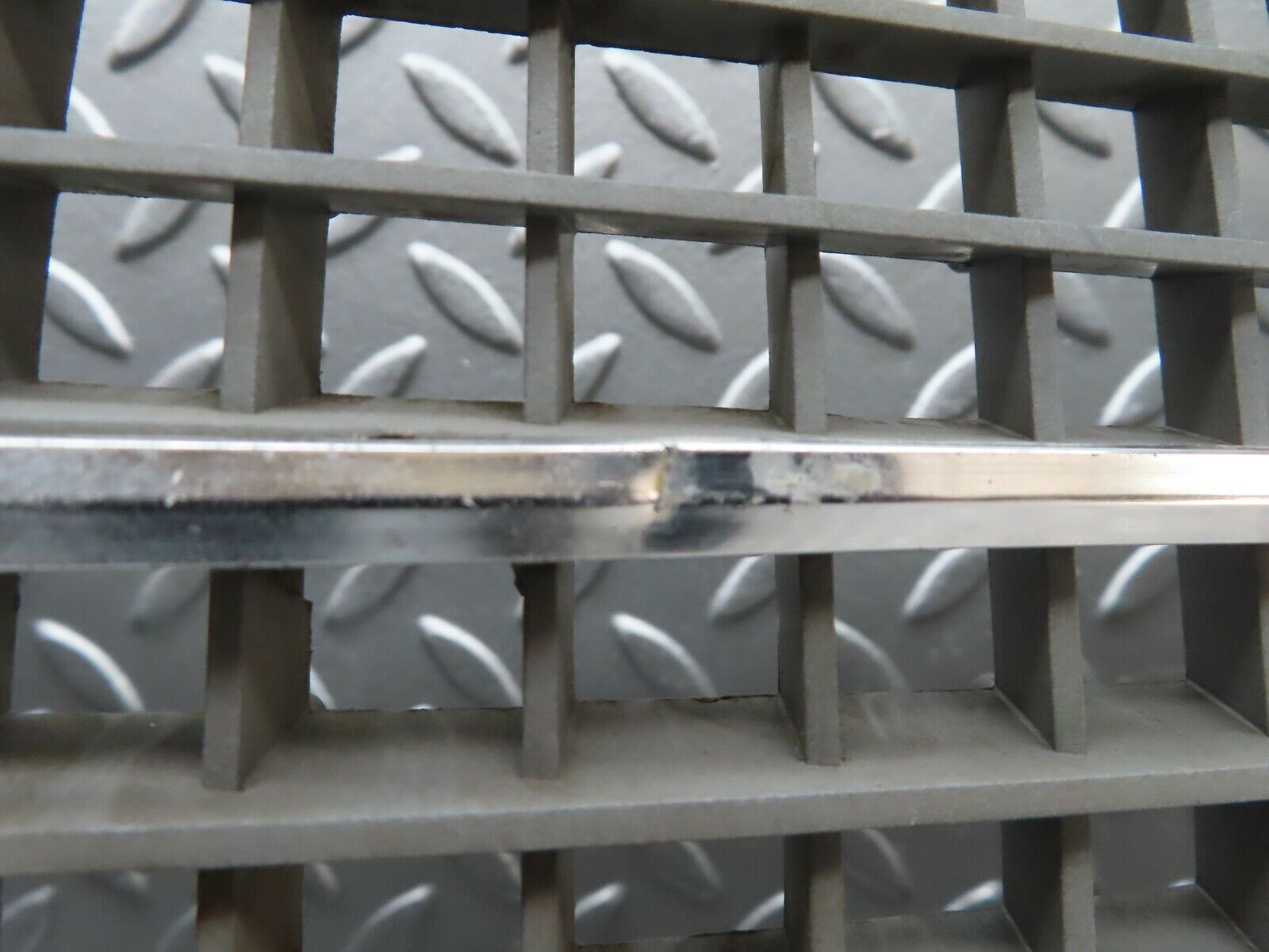 20481 Mercedes-Benz W114 280CE Coupe Bonnet Grill