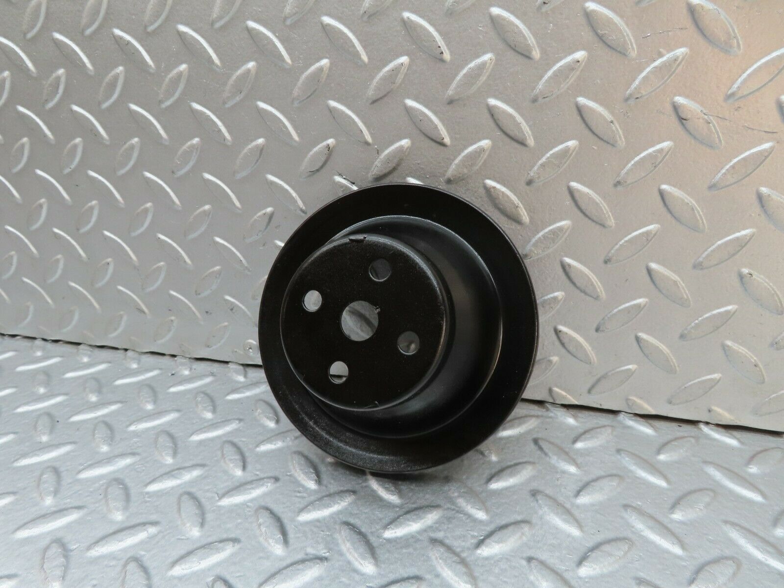 17988 Mercedes-Benz W123 200 Water Pump Pulley