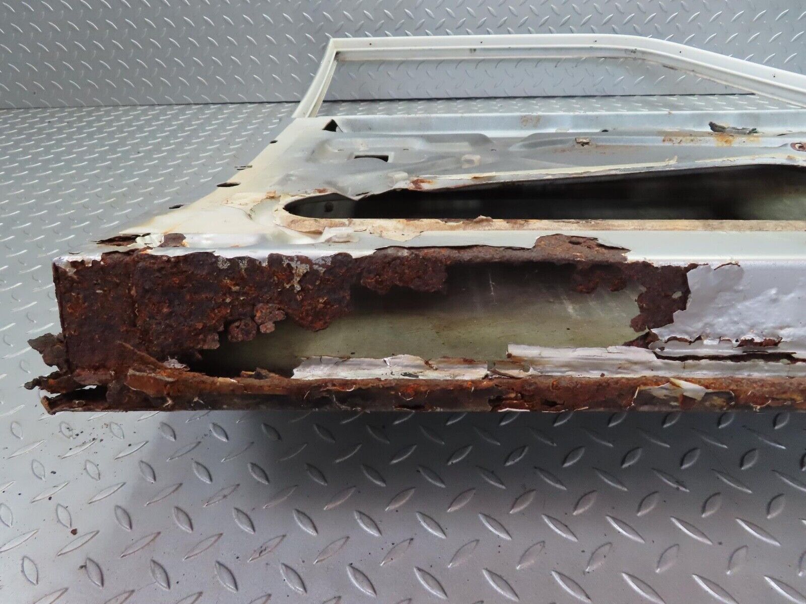 12552 Mercedes-Benz W108 280SE 3.5 Rear Right Door