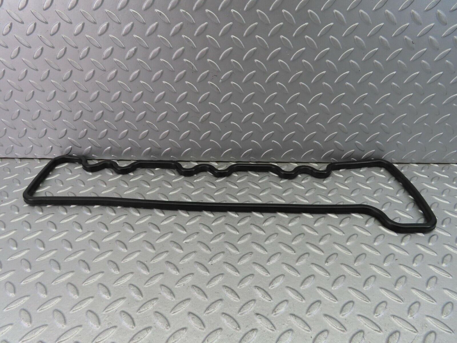 8104 Mercedes-Benz W108 Valve Cover Gasket Seal 1300160221