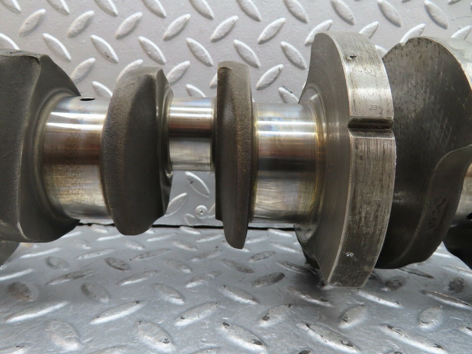 19200 Mercedes-Benz W123 300D Crankshaft OM617