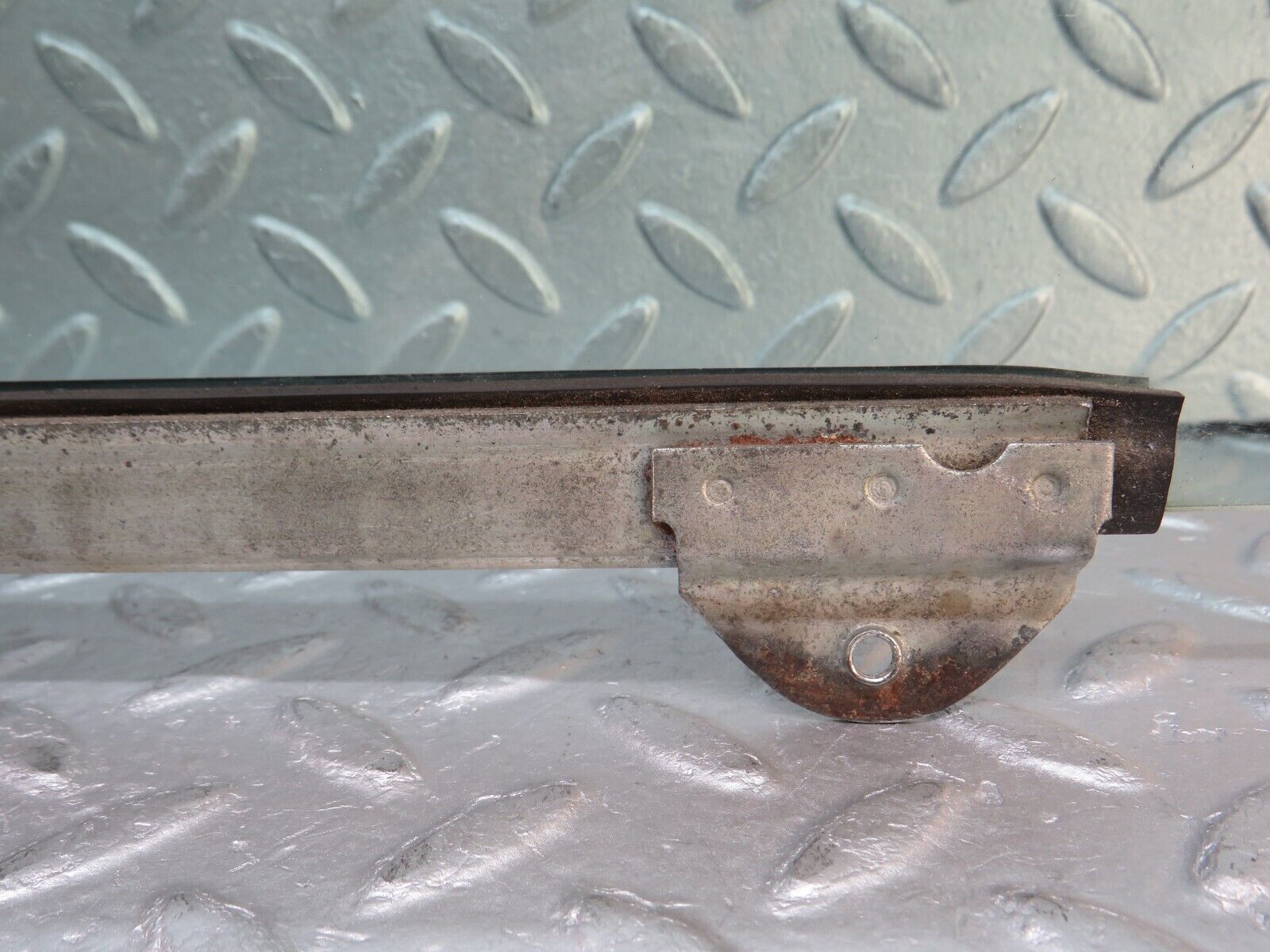 37512 Mercedes-Benz W109 300SEL Rear Right Door Window Glass