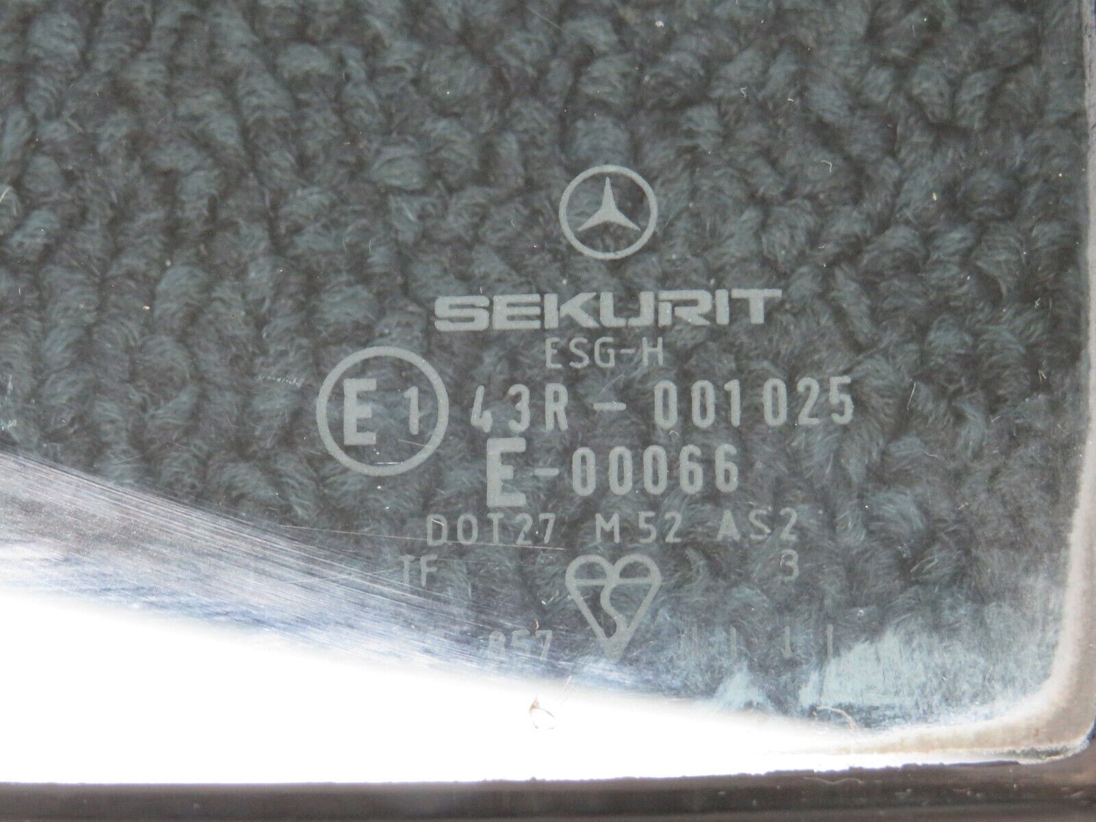 33146 Mercedes-Benz W126 Rear Right Quarter Window Glass 1267350224