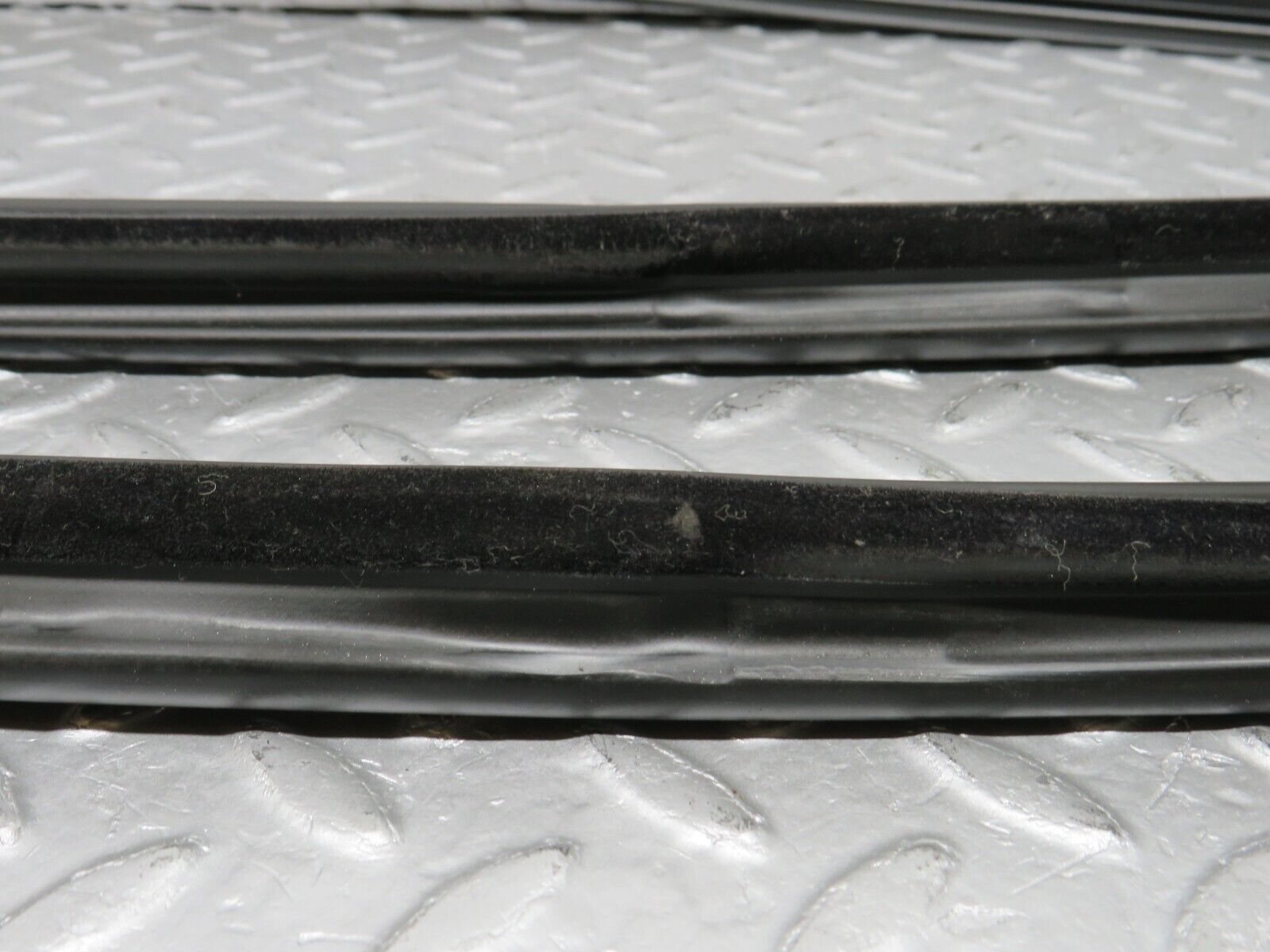 38606 Mercedes-Benz R129 280SL Coupe Front Windscreen Rubber Seal