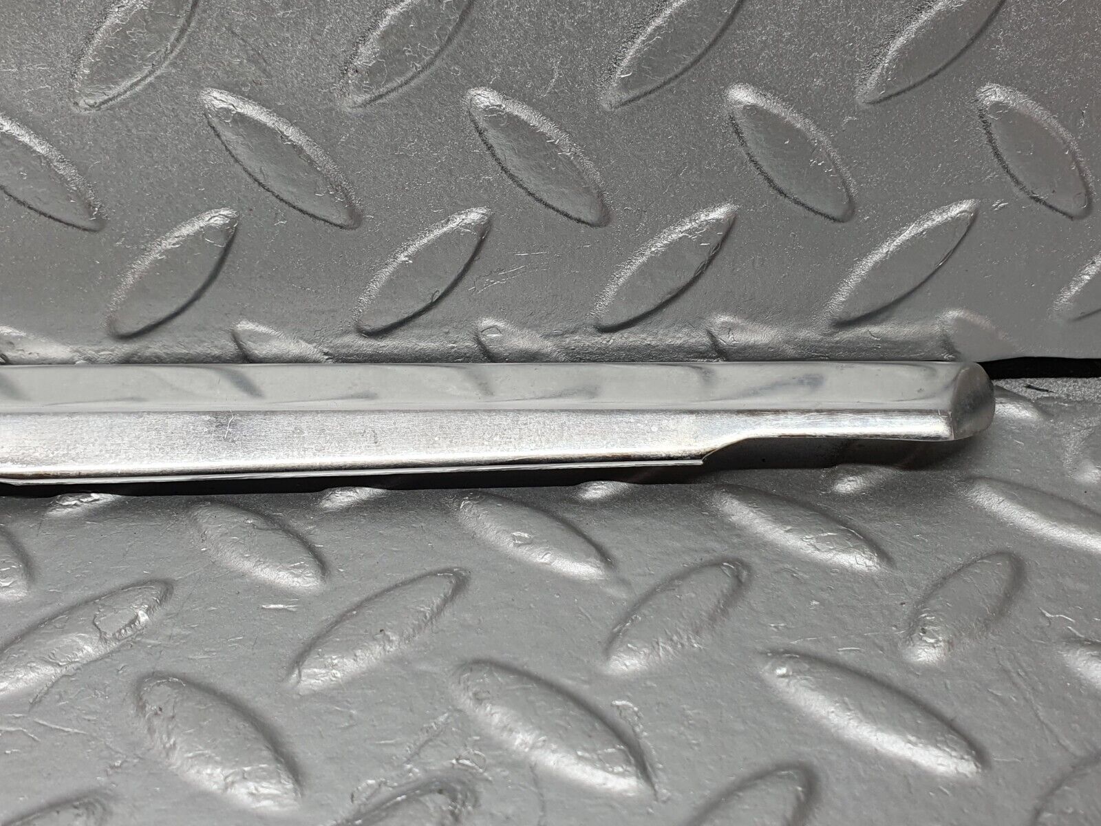 41190 Mercedes-Benz W126 300SE Front Left Door Chrome Moulding Trim