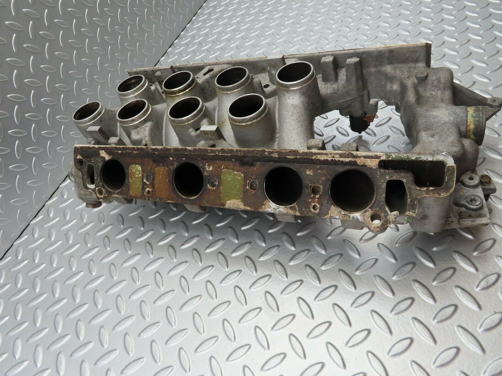 6417 Mercedes-Benz W126 380SE Intake Manifold 1161415701