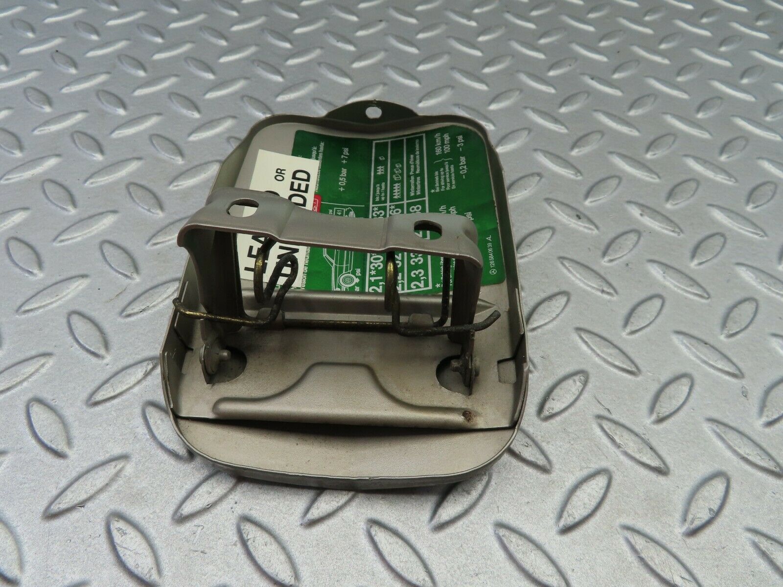 6169 Mercedes-Benz W126 380SE Fuel Tank Flap Cap 1265840639