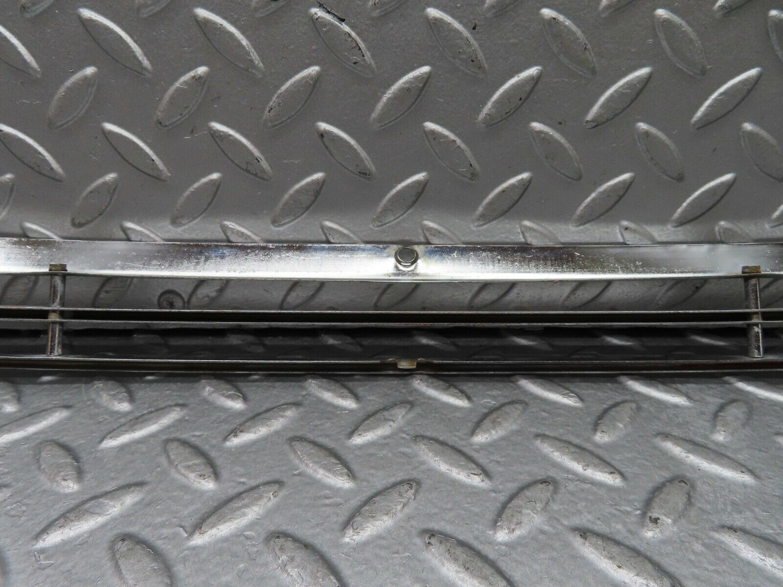 18449 Mercedes-Benz W111 220SE Coupe Air Intake Chrome Grill