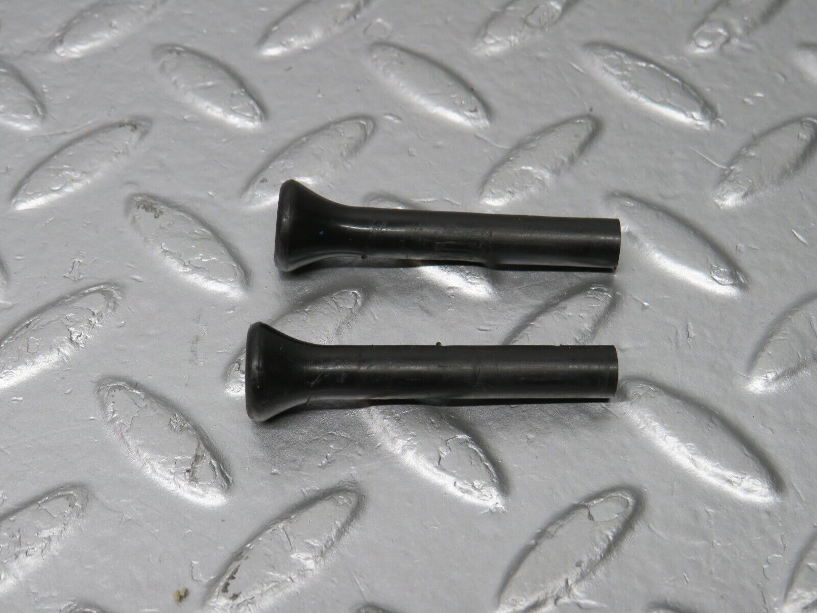 40477 Mercedes-Benz W110 230 Door Lock Knob 2x