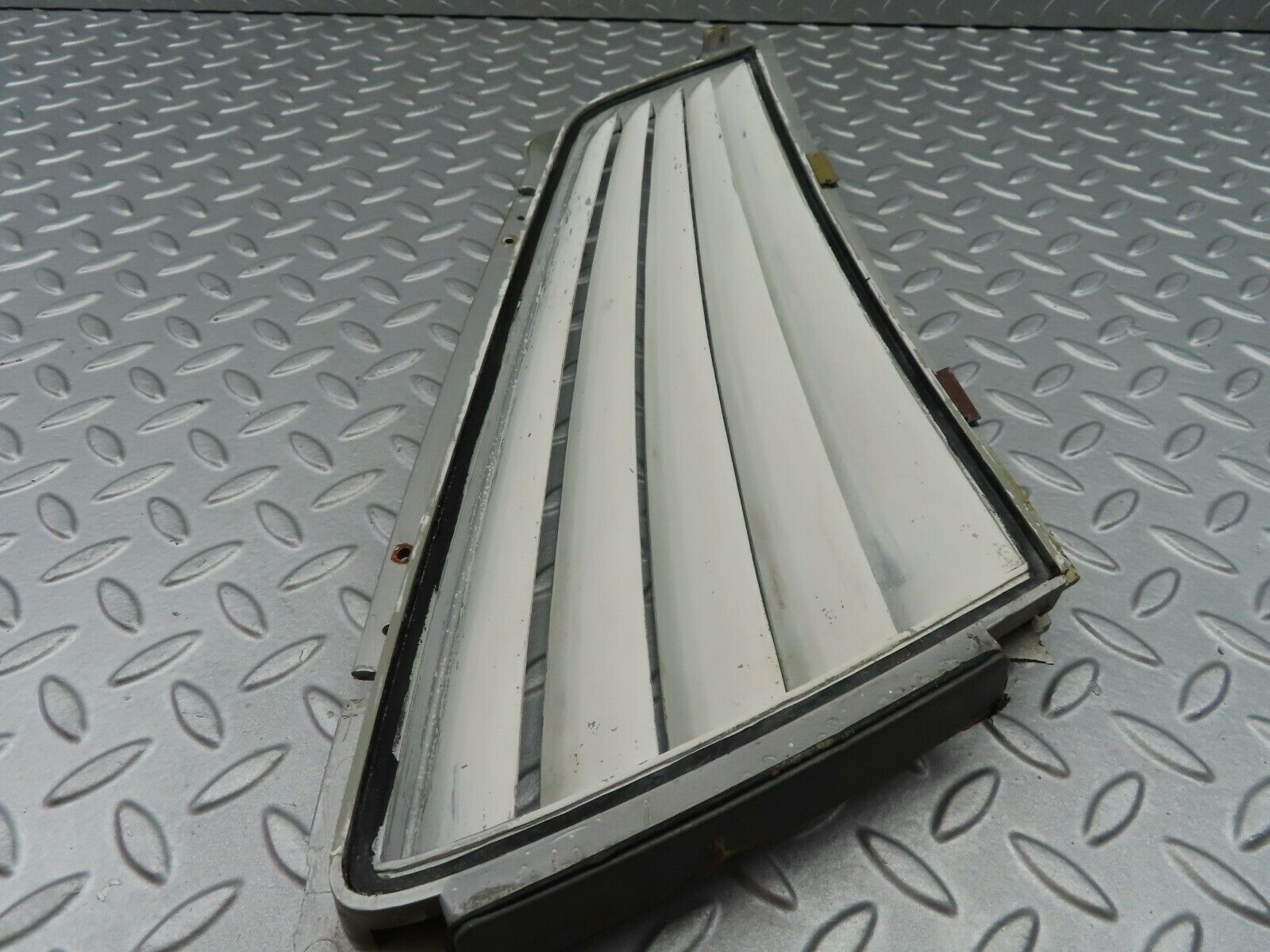 6916 Mercedes-Benz C107 350SLC Coupe Side Window Louvre Rear Left