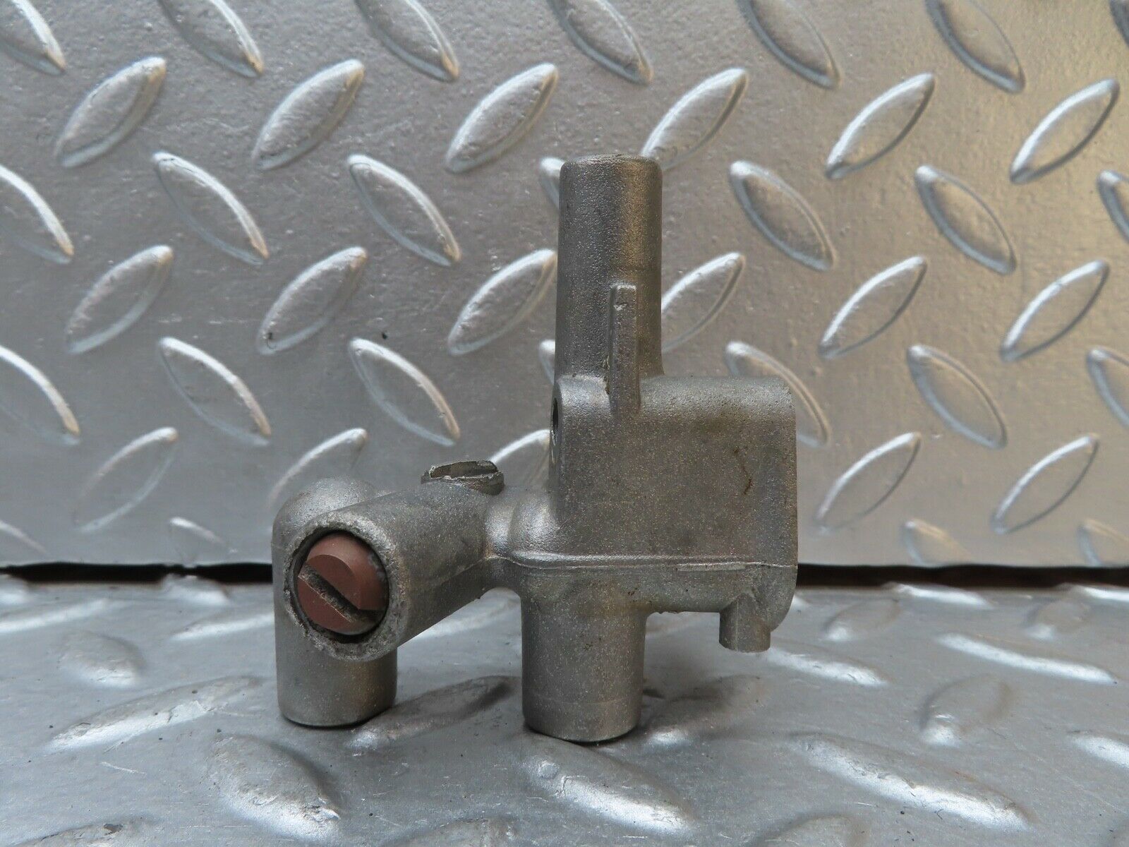 21199 Mercedes-Benz W123 230E Idle Control Valve 1020941212