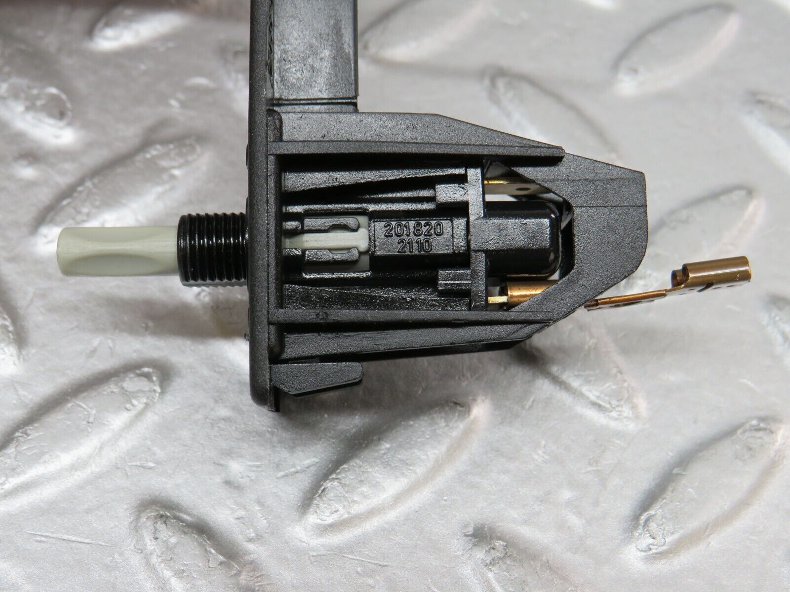 36587 Mercedes-Benz W201 190E 2.0L Trunk Boot Light Switch 2018201211