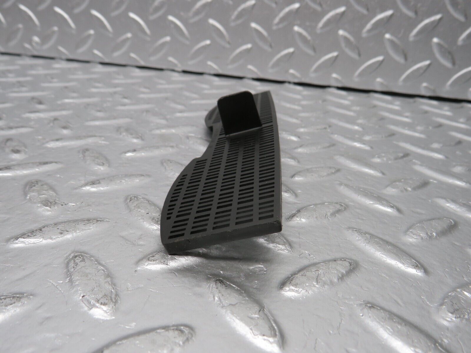 31523 Mercedes-Benz S124 220TE Wagon Windscreen Water Drain Grill 1246280067