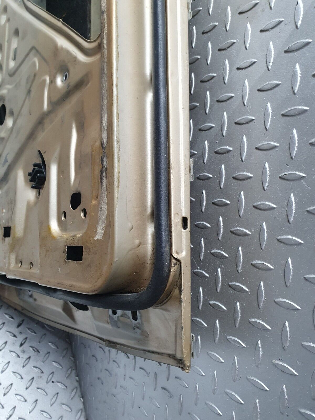 41367 Mercedes-Benz W124 200E Front Right Door