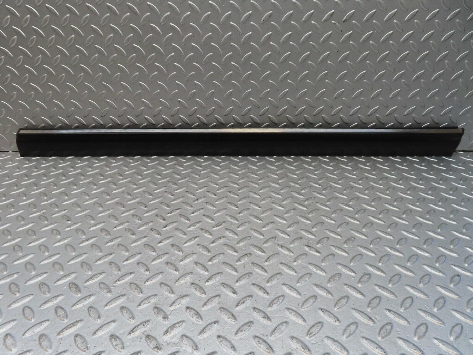 13463 Mercedes-Benz W123 200 Front Right Door Lower Trim