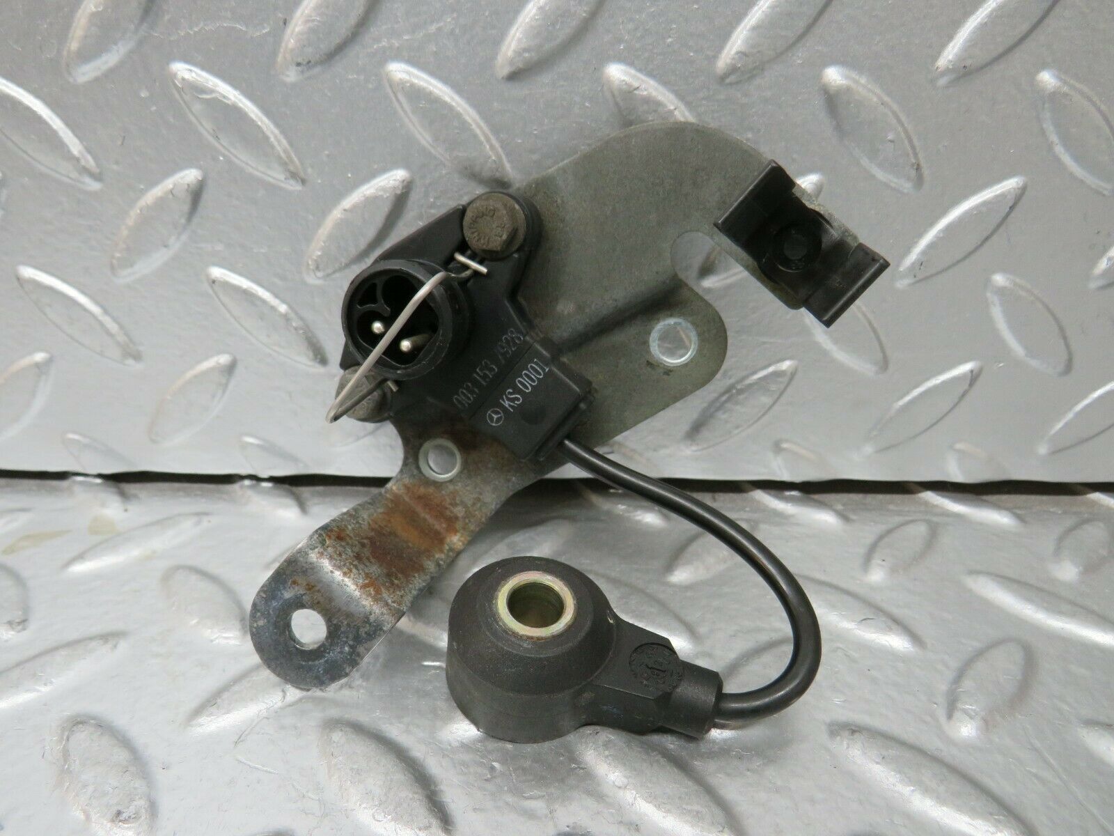 24330 Mercedes-Benz S124 220TE Wagon Knock Sensor 0031537928