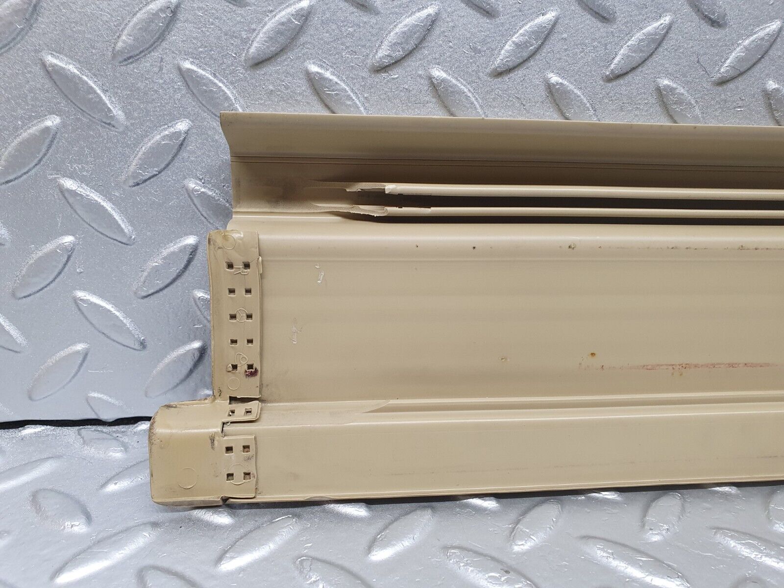 40909 Mercedes-Benz W126 300SE Rear Left Door Sill Trim Beige