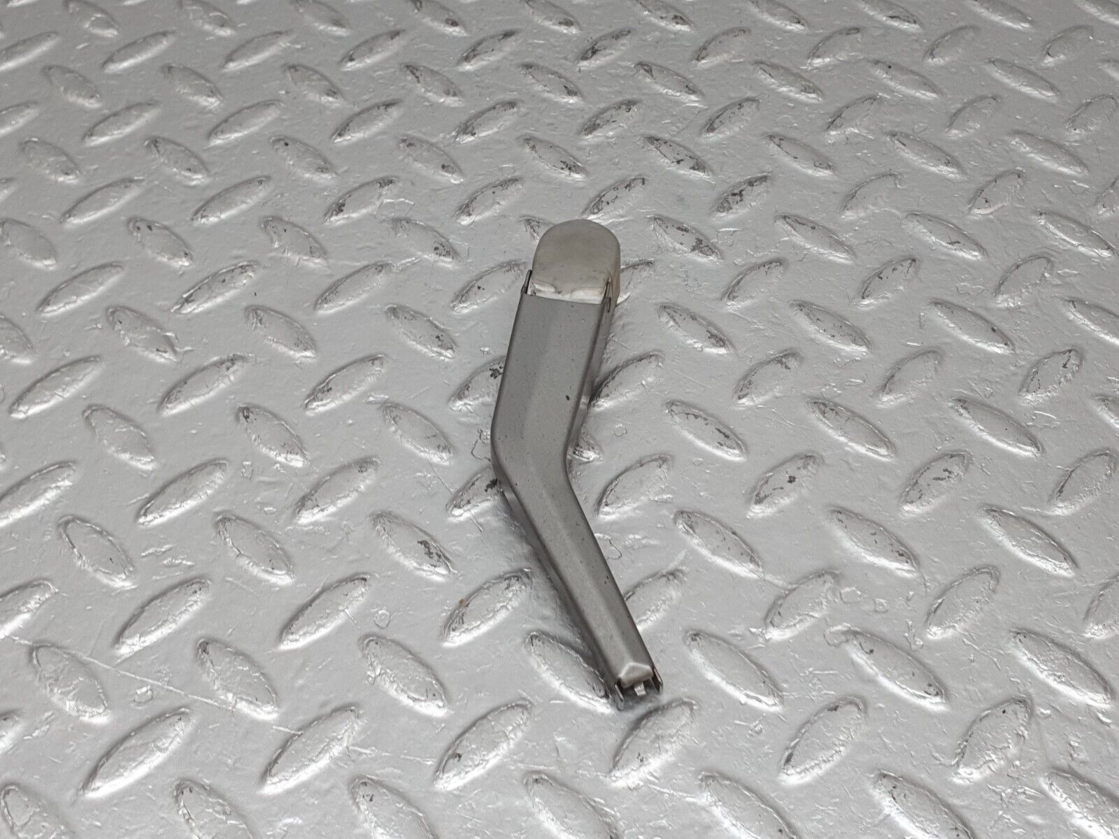 41073 Mercedes-Benz W126 300SE Headlight Wiper Arm Bosch Left Side