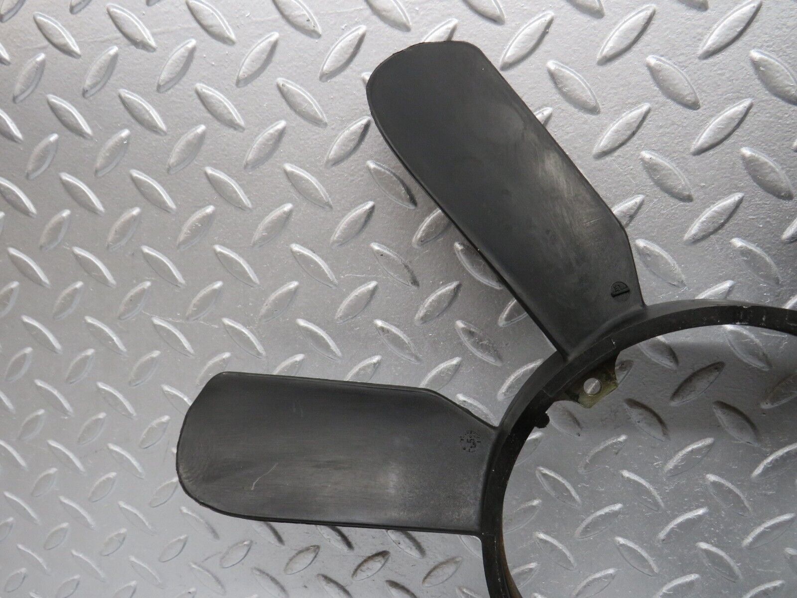 39444 Mercedes-Benz R129 320SL Coupe Engine Cooling Fan 1032000623