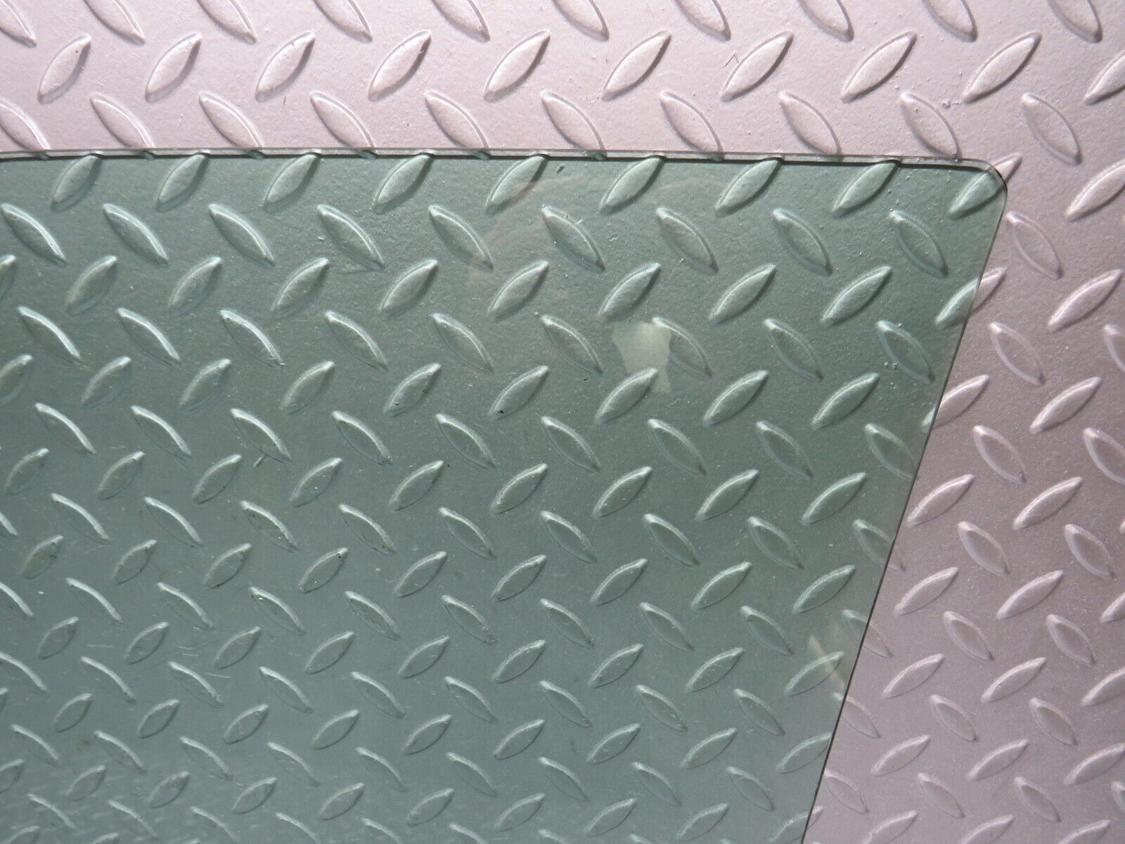 39069 Mercedes-Benz W201 190E 2.6L Front Right Door Window Glass