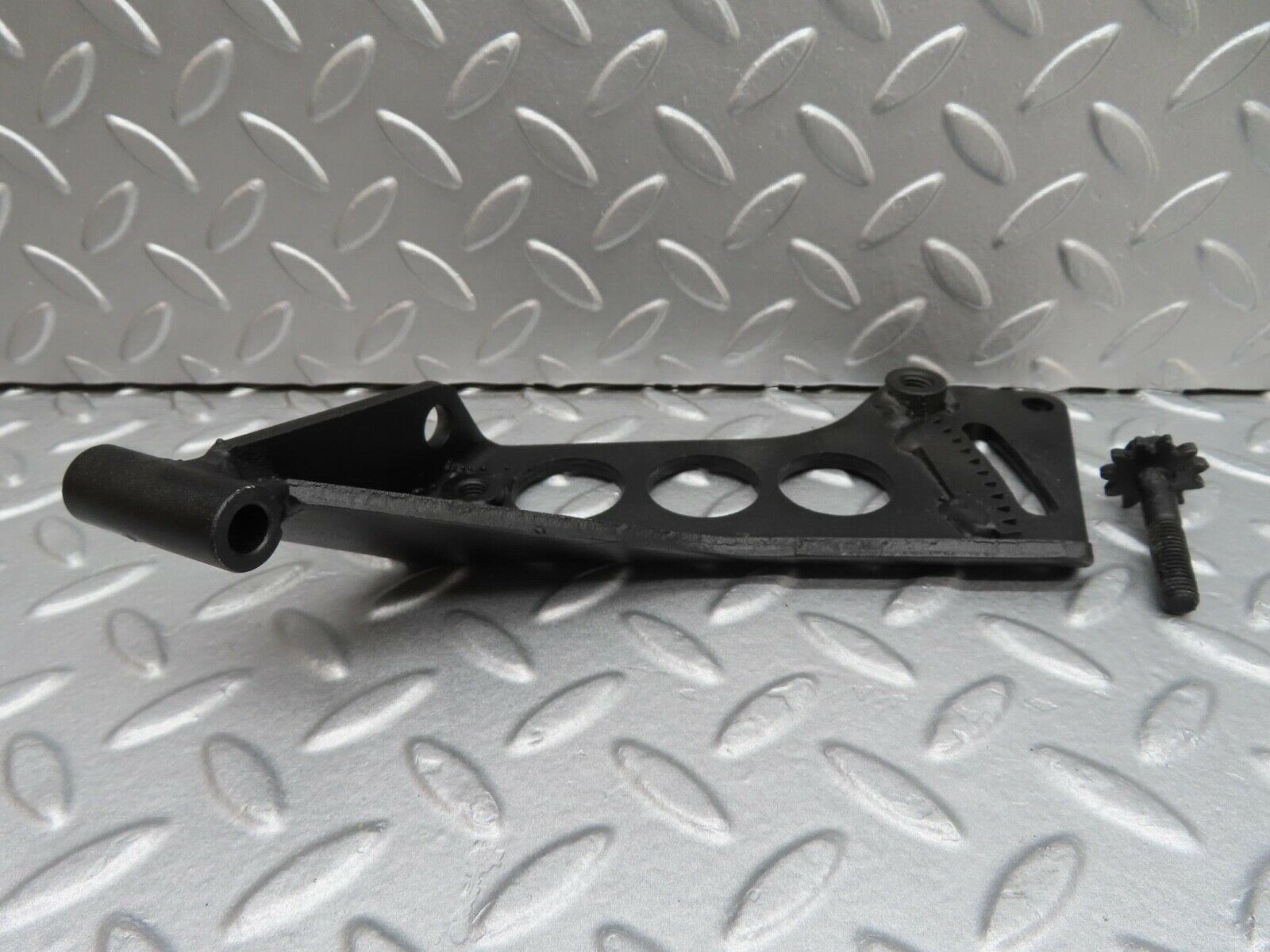 15972 Mercedes-Benz W123 280E Power Steering Pump Bracket