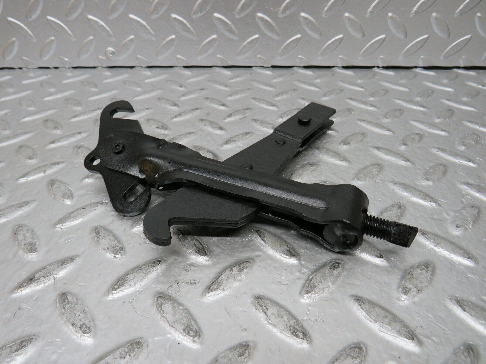 26999 Mercedes-Benz W123 240D Handbrake Regulator