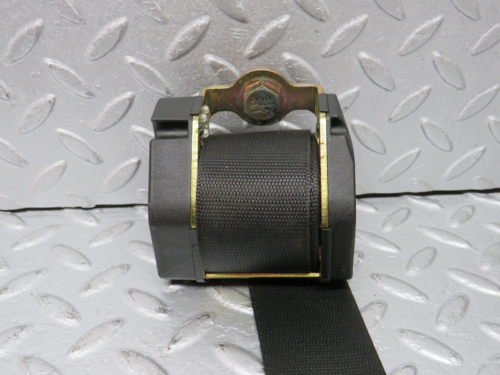 39057 Mercedes-Benz W201 190E 2.6L Rear Seat Belt Set With Buckles L & R 2018604285 2018605685 2018606069